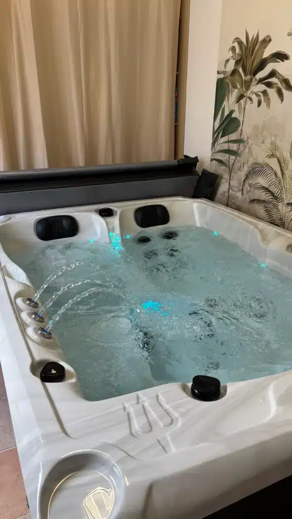 Spa Danaé d'intérieur en eau dans une maison près de Carcassonne dans l'Aude
