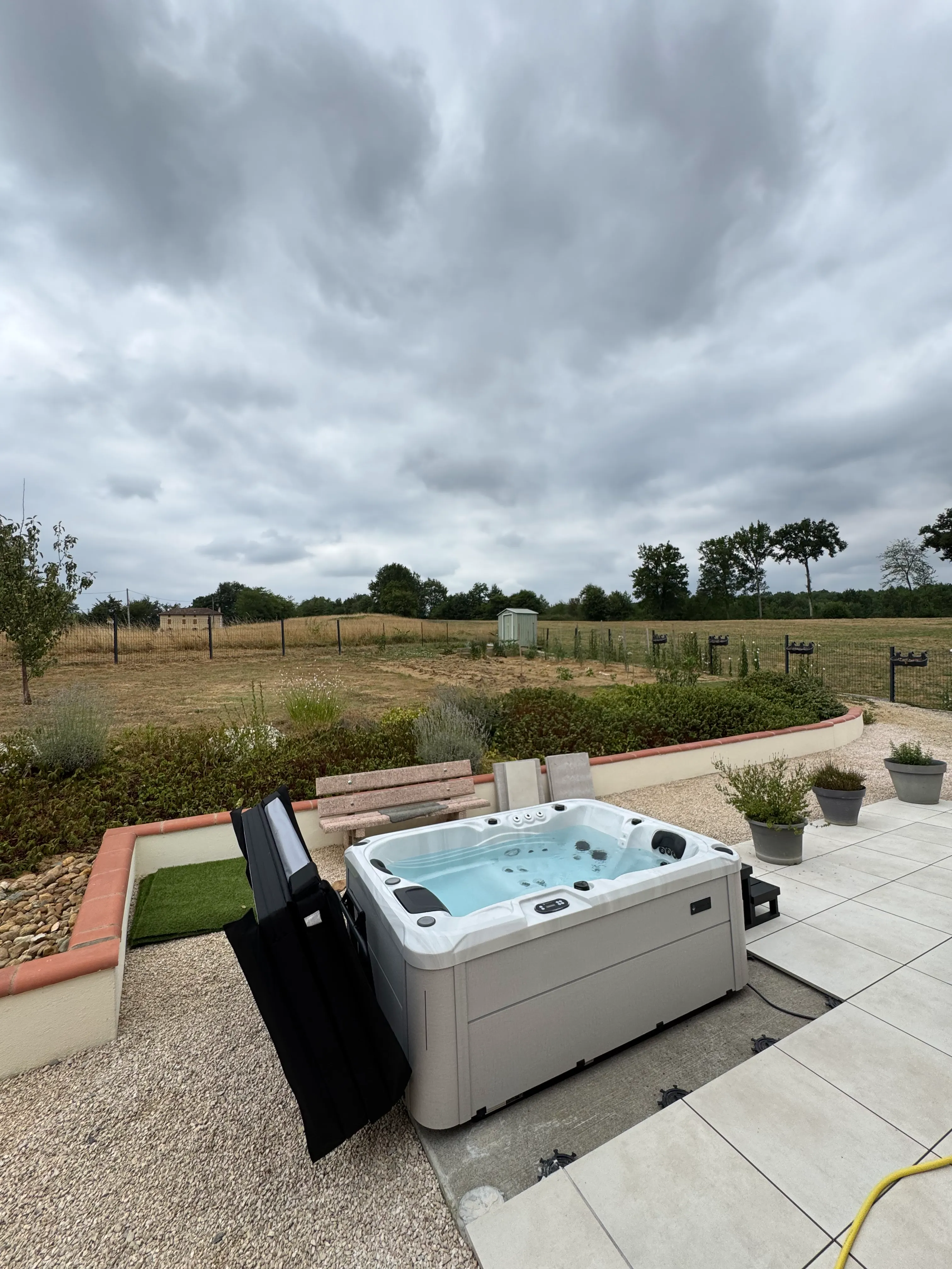 https://oama-spa.fr/wp-content/uploads/2026/10/oama-spa-installation-spa-lena-2-places-mane-saint-gaudens.webp