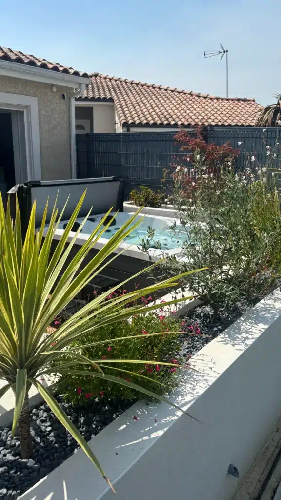 Installer un spa extérieur : spa Poséidon Danaé 3 places sur sa terrasse près de Toulouse